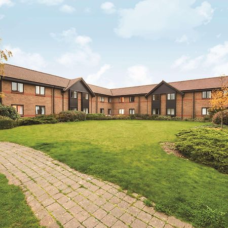 Ramada By Wyndham Cambridge Hotel Fen Drayton Exterior photo