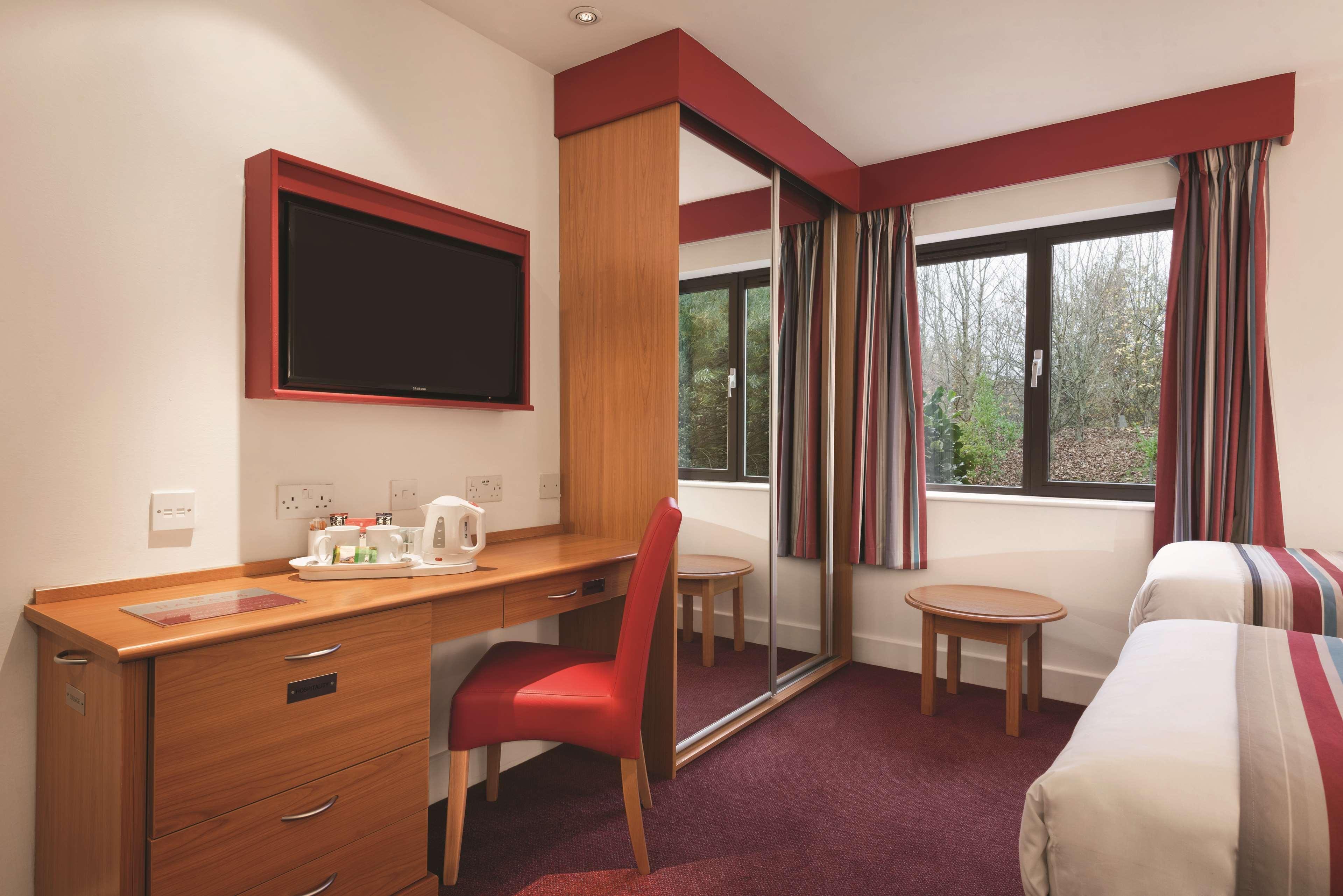 Ramada By Wyndham Cambridge Hotel Fen Drayton Exterior photo