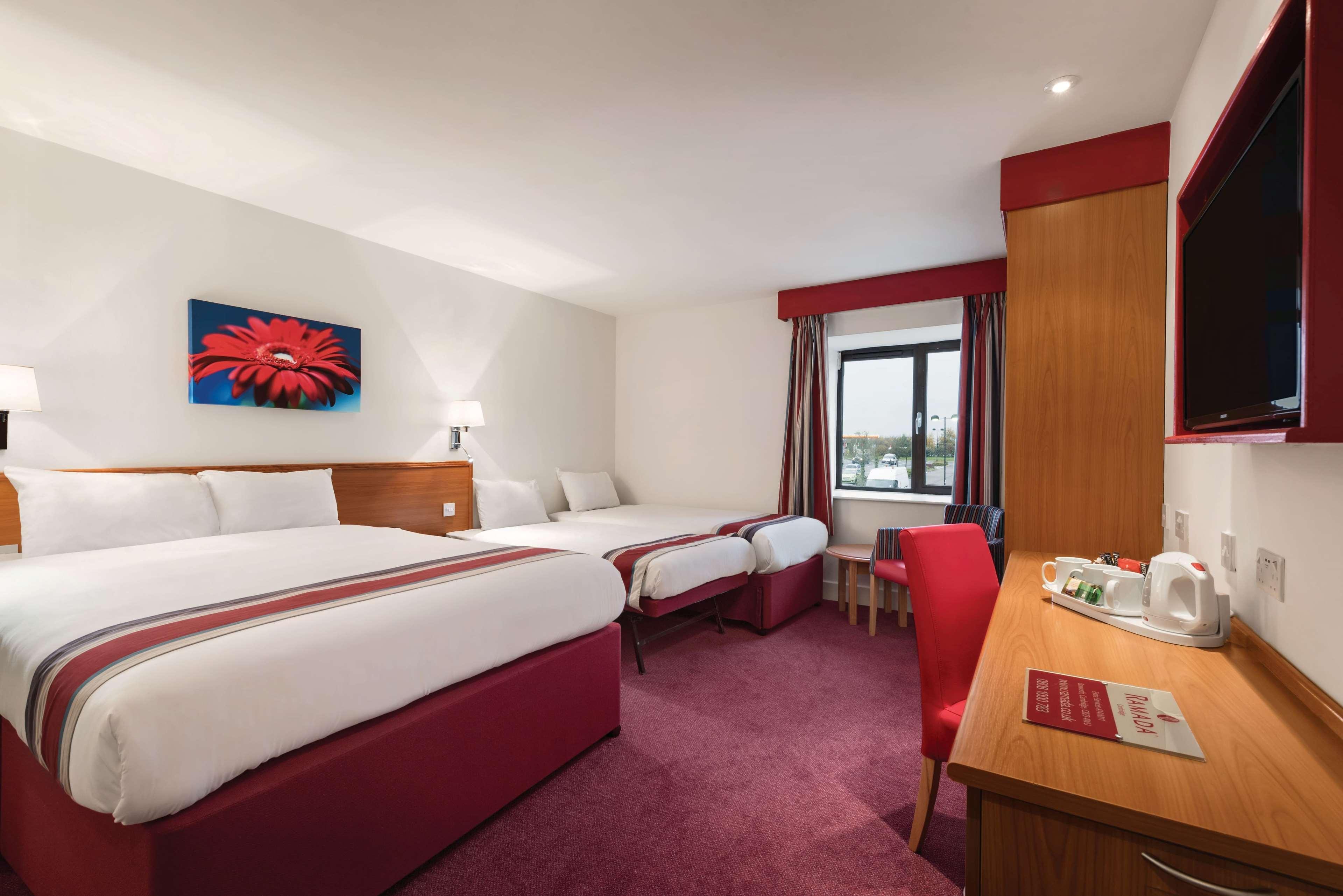 Ramada By Wyndham Cambridge Hotel Fen Drayton Exterior photo