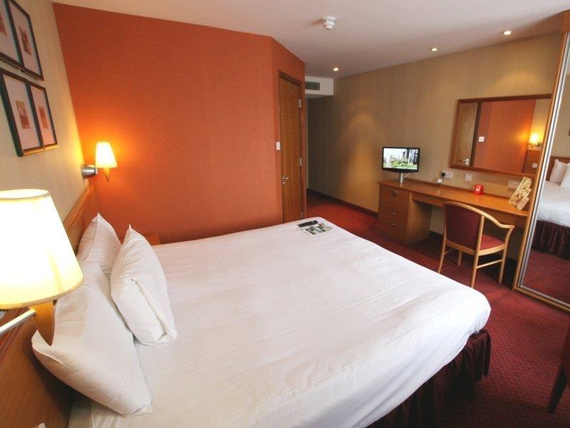 Ramada By Wyndham Cambridge Hotel Fen Drayton Exterior photo